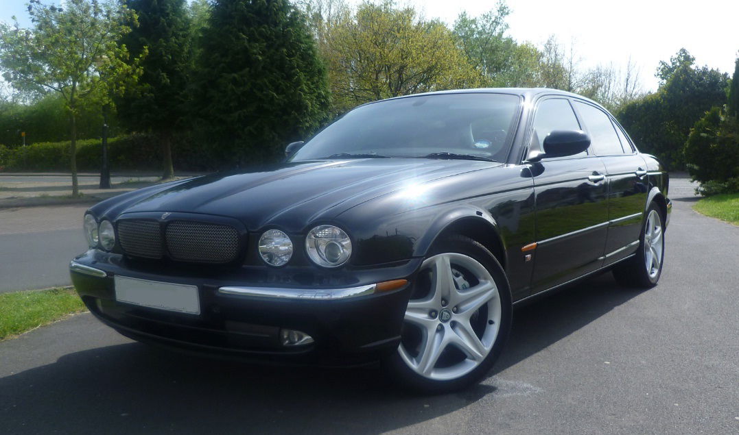 2003 Jaguar_XJR_X350_4.2_litre_Supercharged,_Black Pinback66 via Wikimedia.