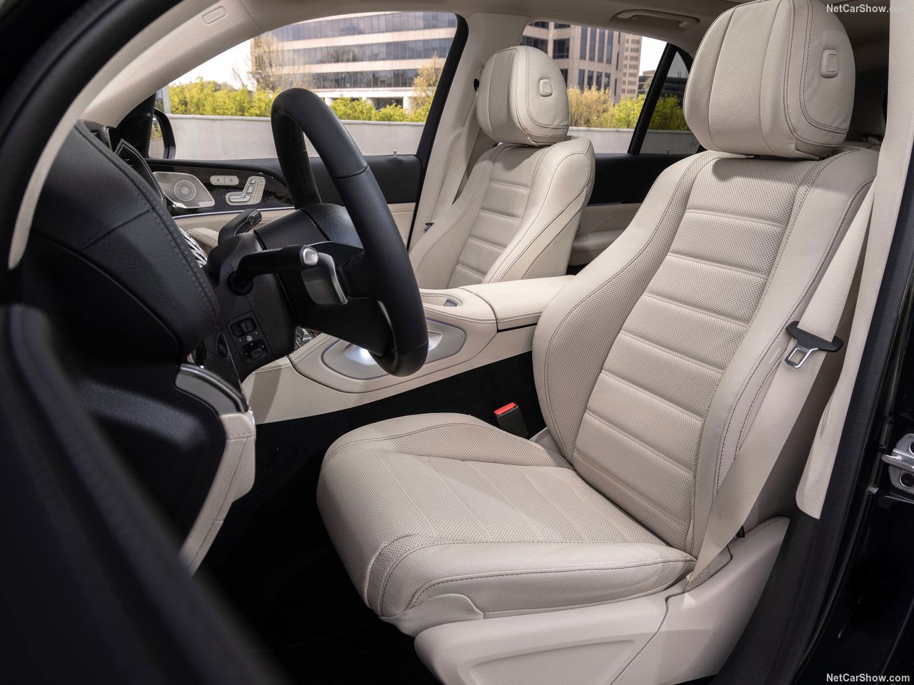 2024 Mercedes-Benz-GLE front seats.