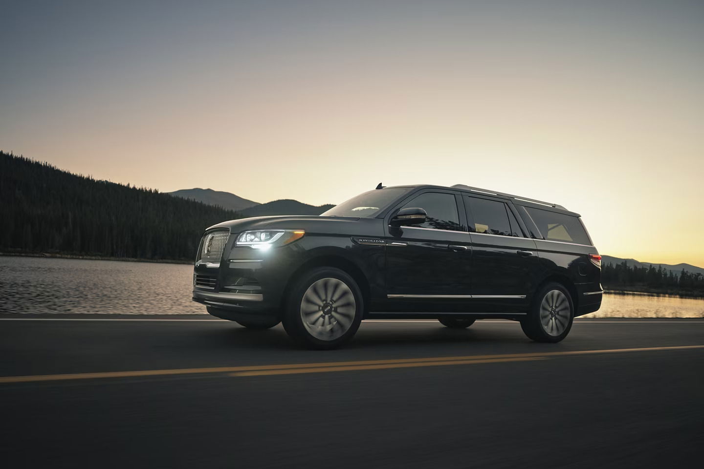 2024 Lincoln Navigator handling.