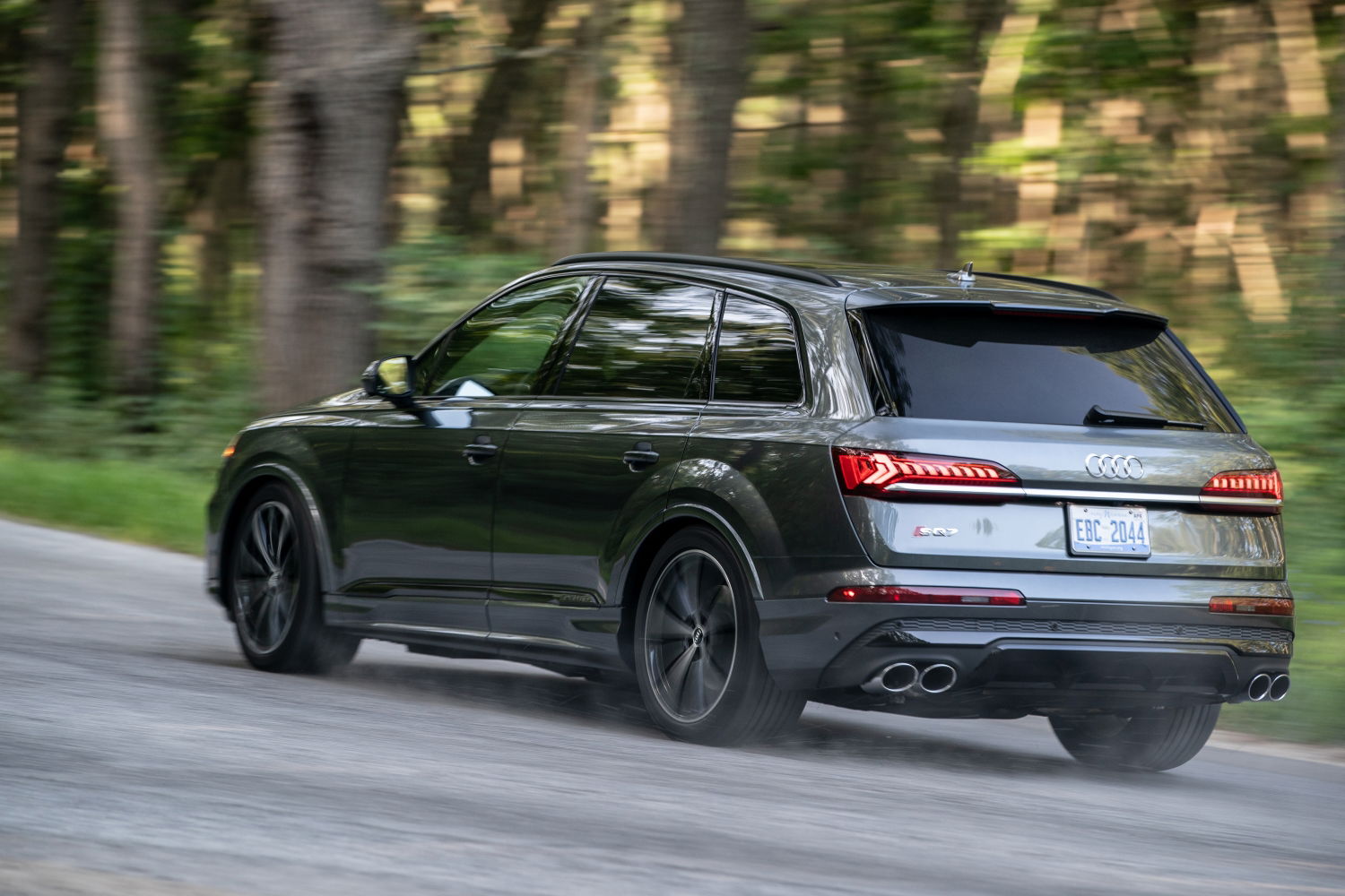 2024 Audi SQ7 engine performance and handling.