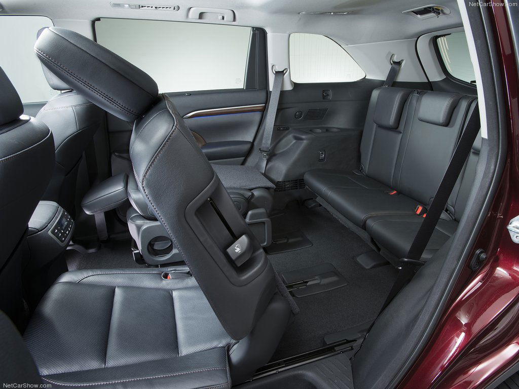 2014 Toyota Highlander seating configuration.