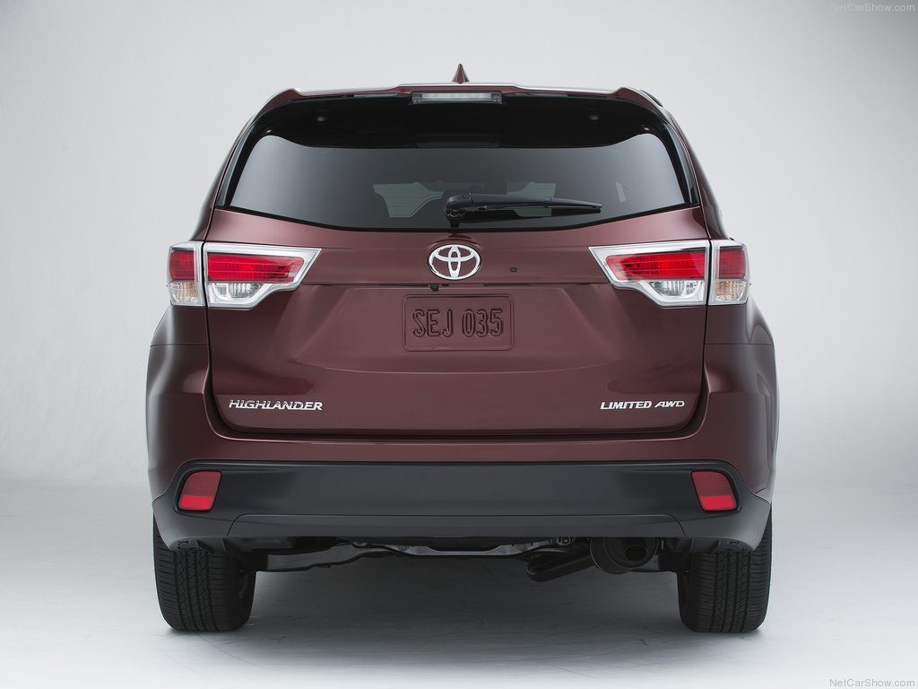 2014 Toyota Highlander rear.