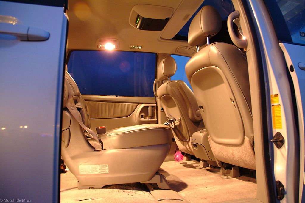 2005 Toyota Sienna XLE Limited cabin.