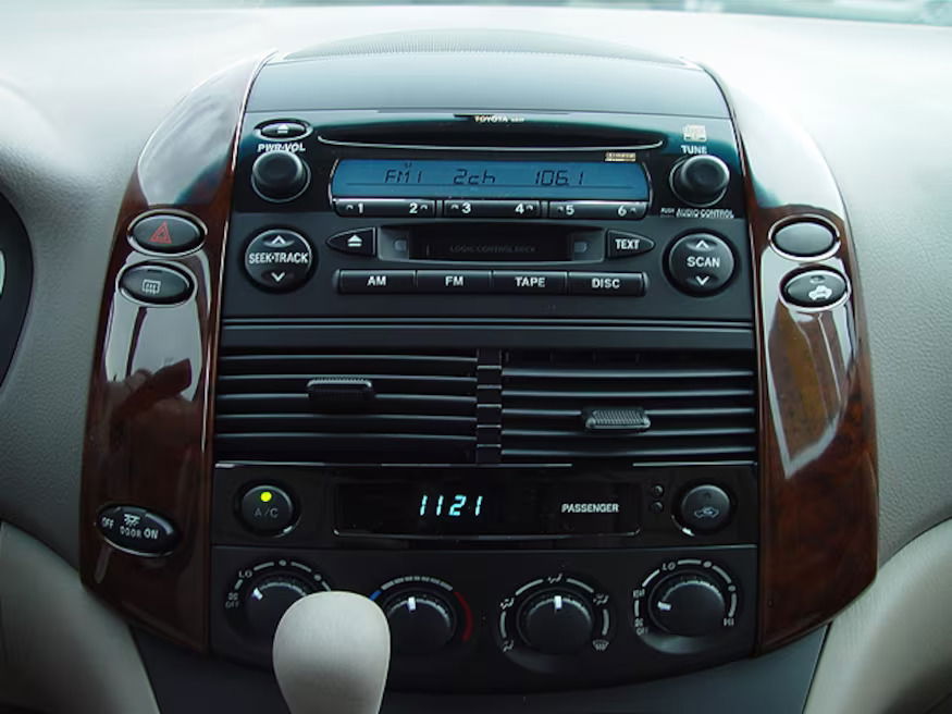 2005 Toyota Sienna intrument panel.