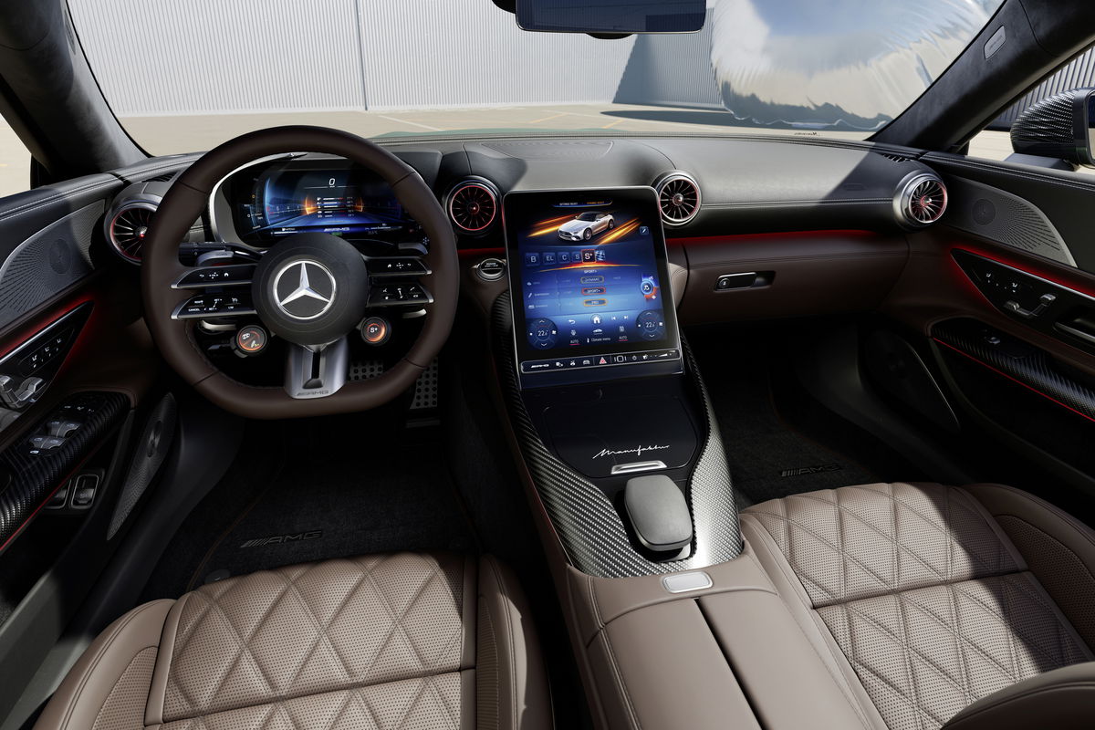 Mercedes-AMG 63 S E PERFORMANCE interior.