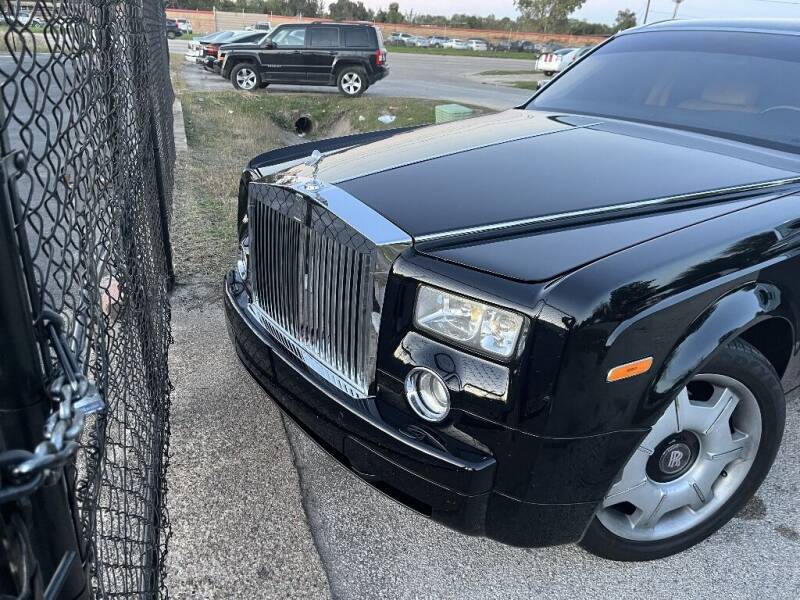 Rolls-Royce Phantom Spirit of Ecstasy.