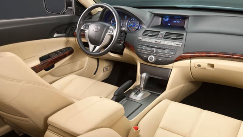 2010 Honda Crosstour interior.