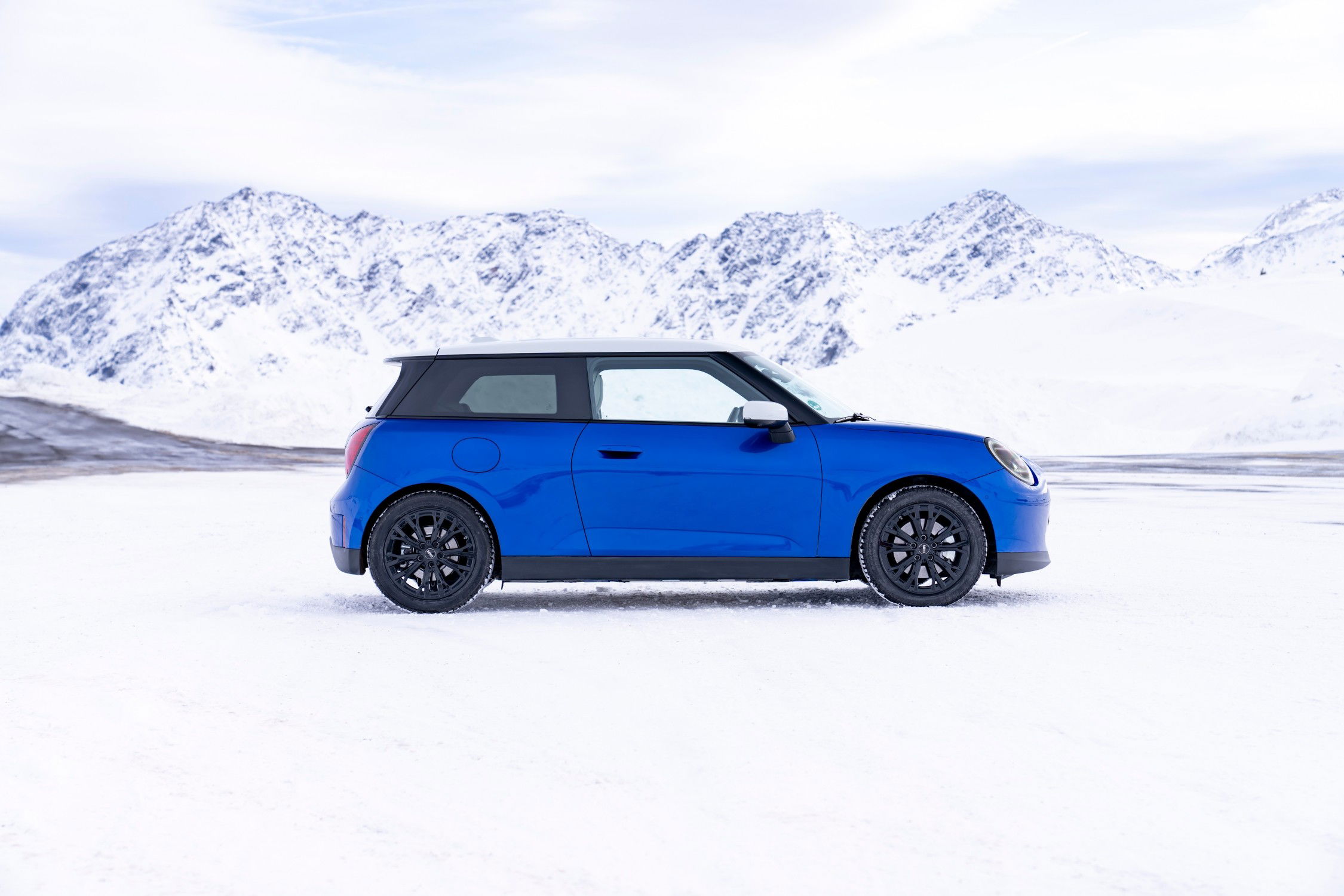 2024 Mini Cooper SE, battery, motor, horsepower, acceleration, range, and performance.