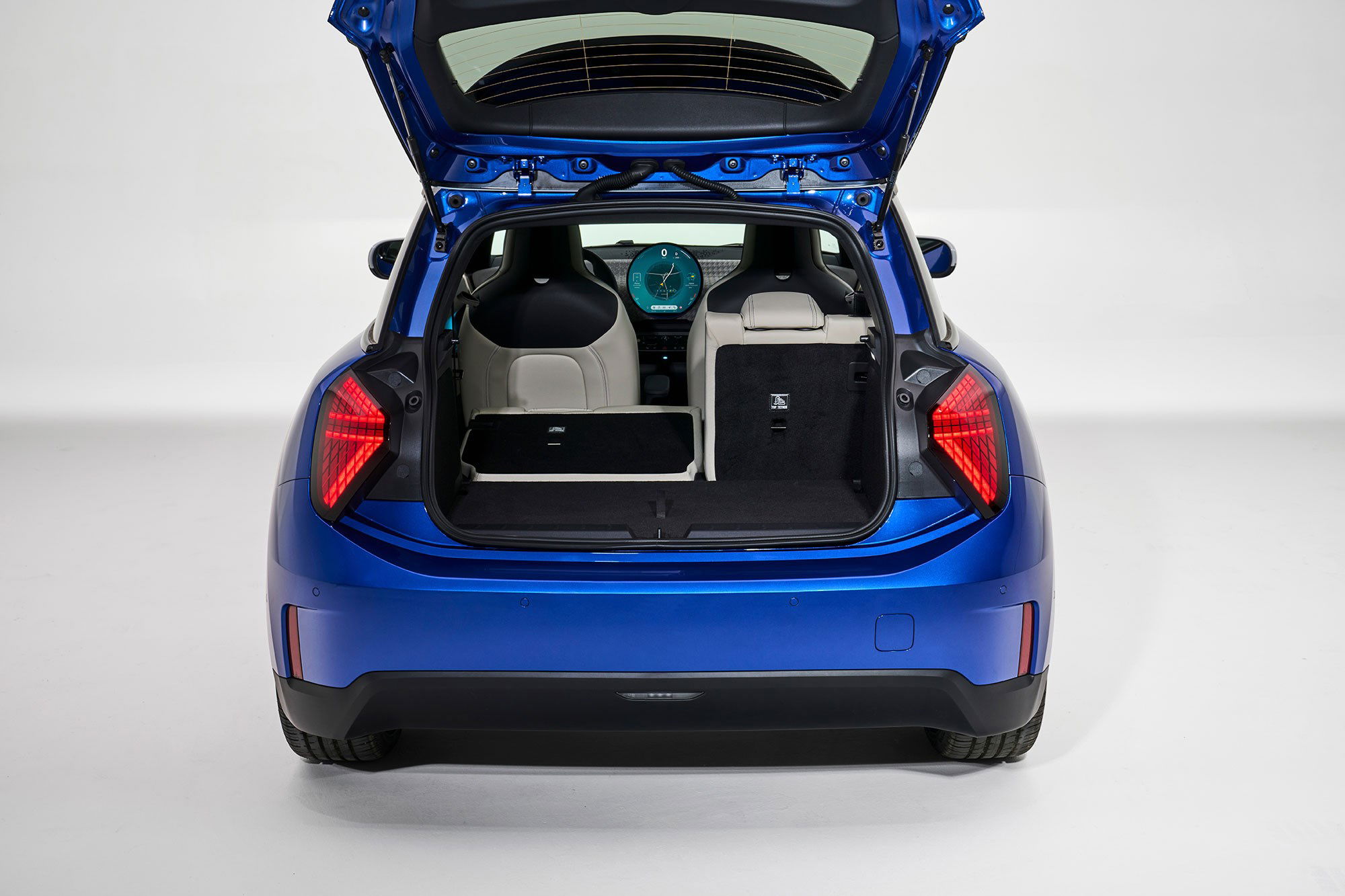 2024 Mini Cooper SE trunk volume.