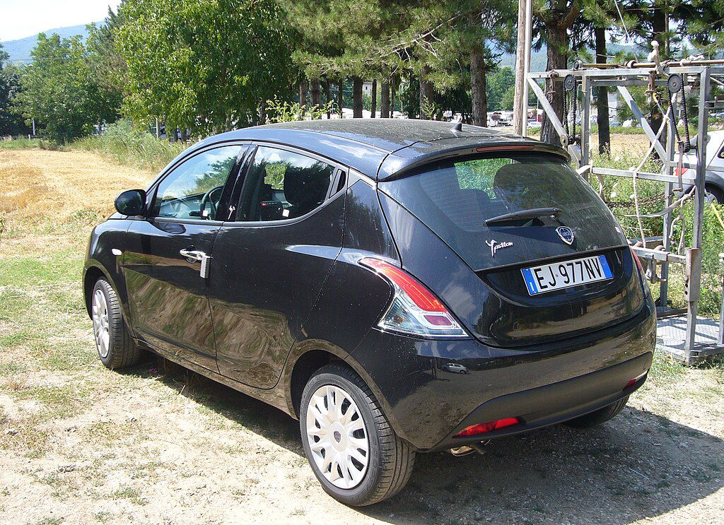 2011 Lancia Ypsilon rear.