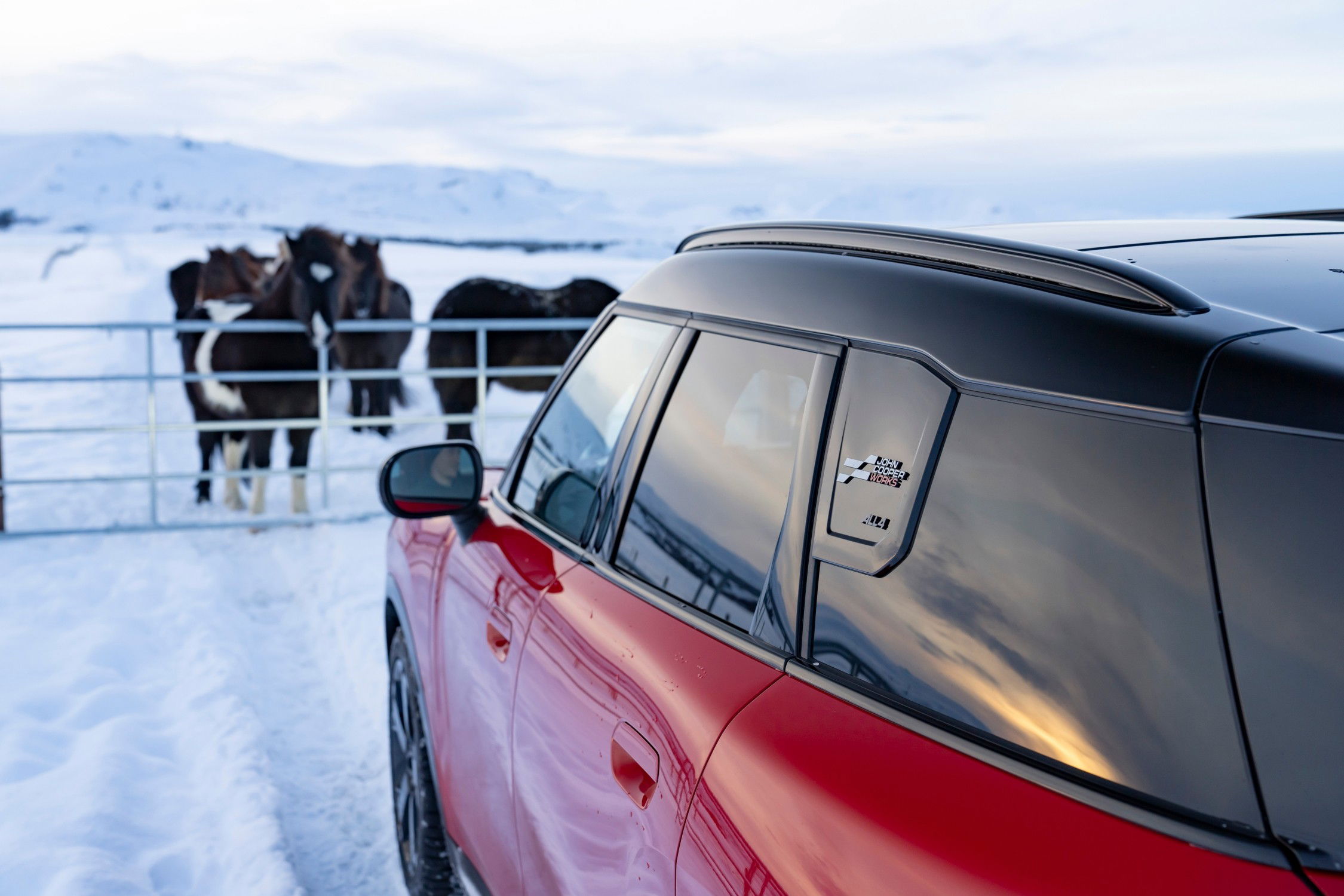 MINI Countryman S ALL4 JCW practicality.