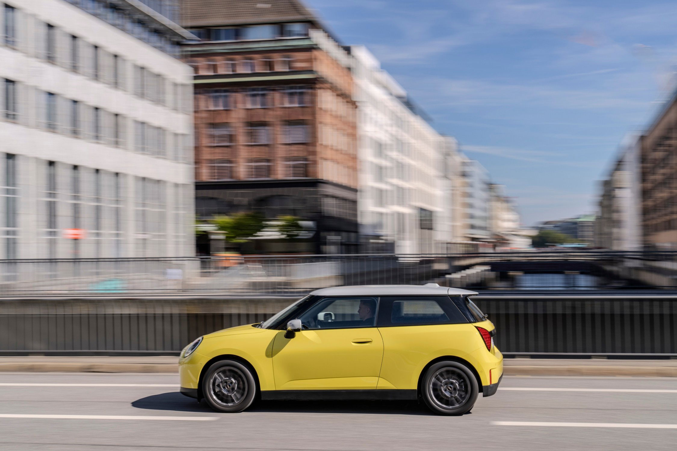 2024 MINI Cooper E in Classic Trim aerodynamics.