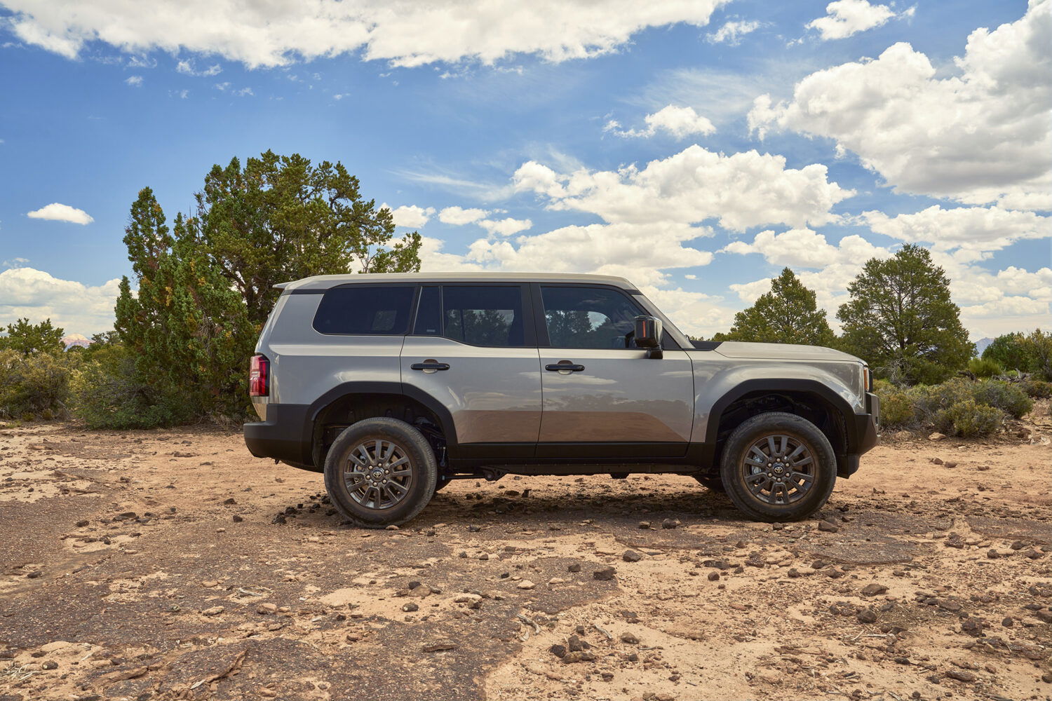 2024 Toyota Land Cruiser smart key technology.