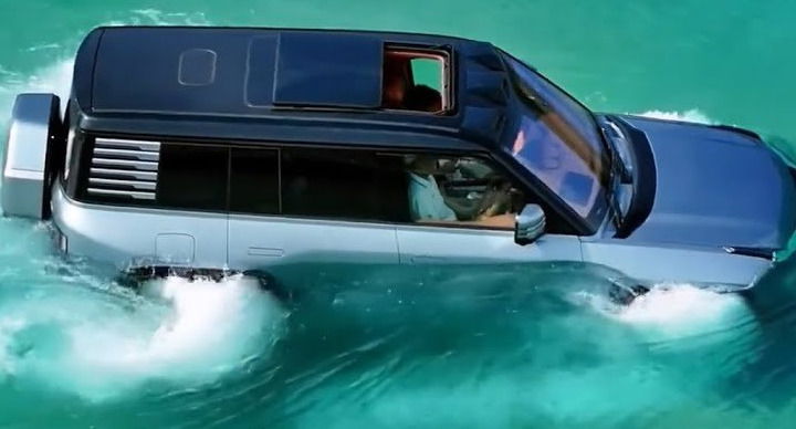 BYD YangWang U8 floating on water.