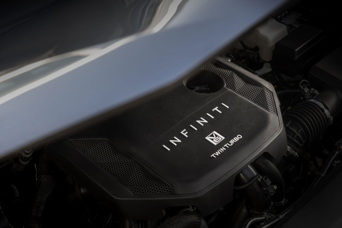 2025 INFINITI QX80 engine and performance.