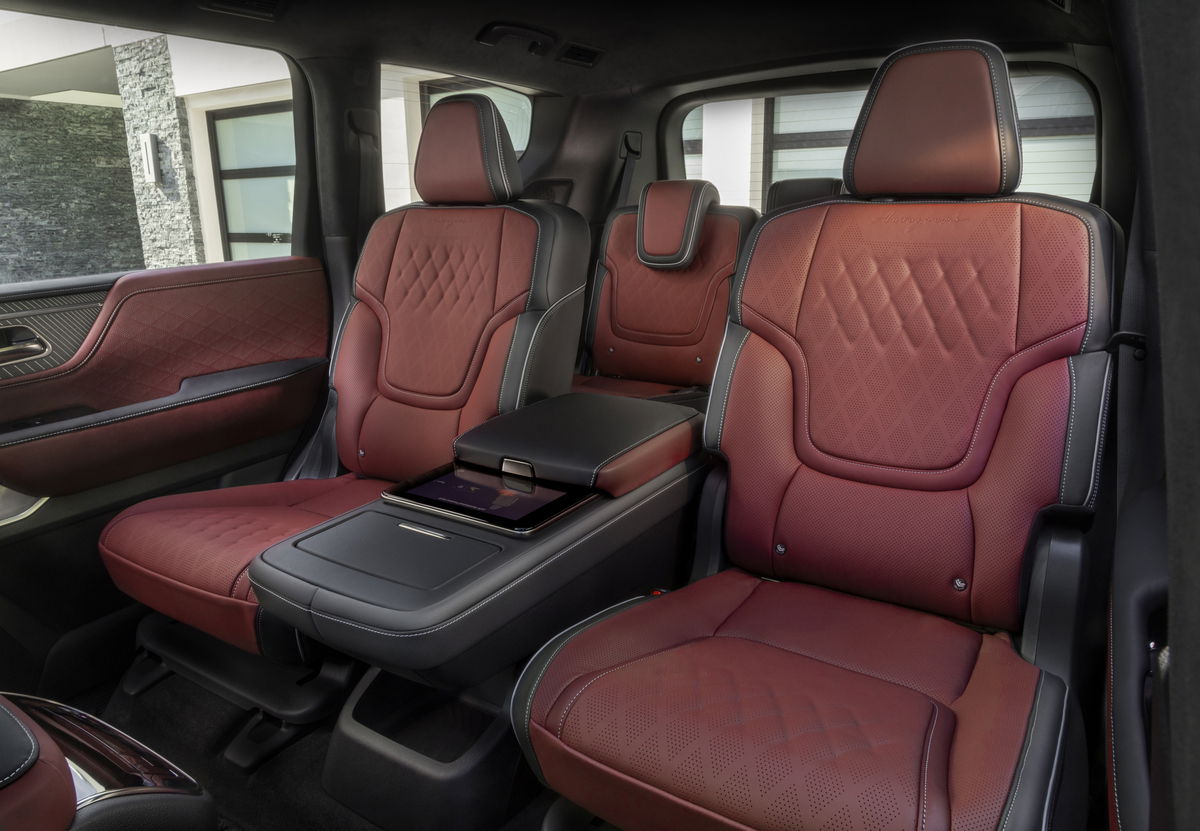 2025 INFINITI QX80 heated seats.