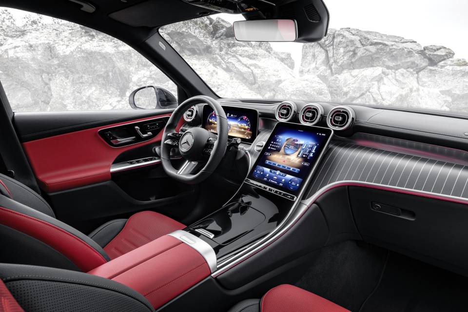 2025 Mercedes-Benz GLC 350e 4MATIC interior and technology.