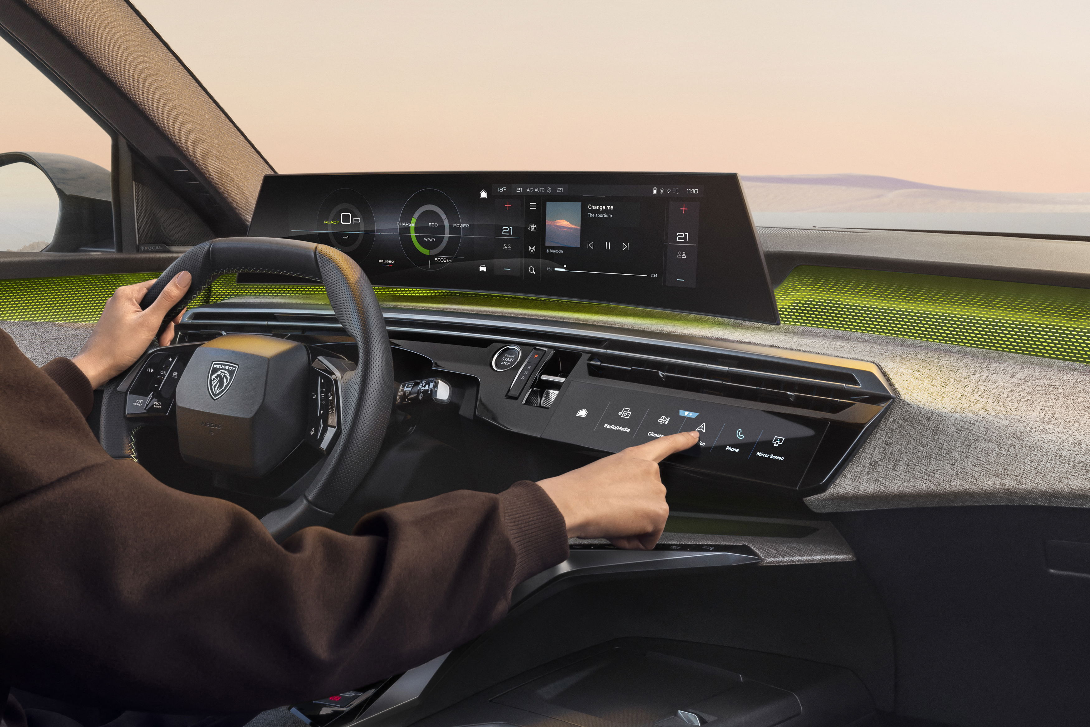 New Peugeot E-5008's Connected Tech Features.