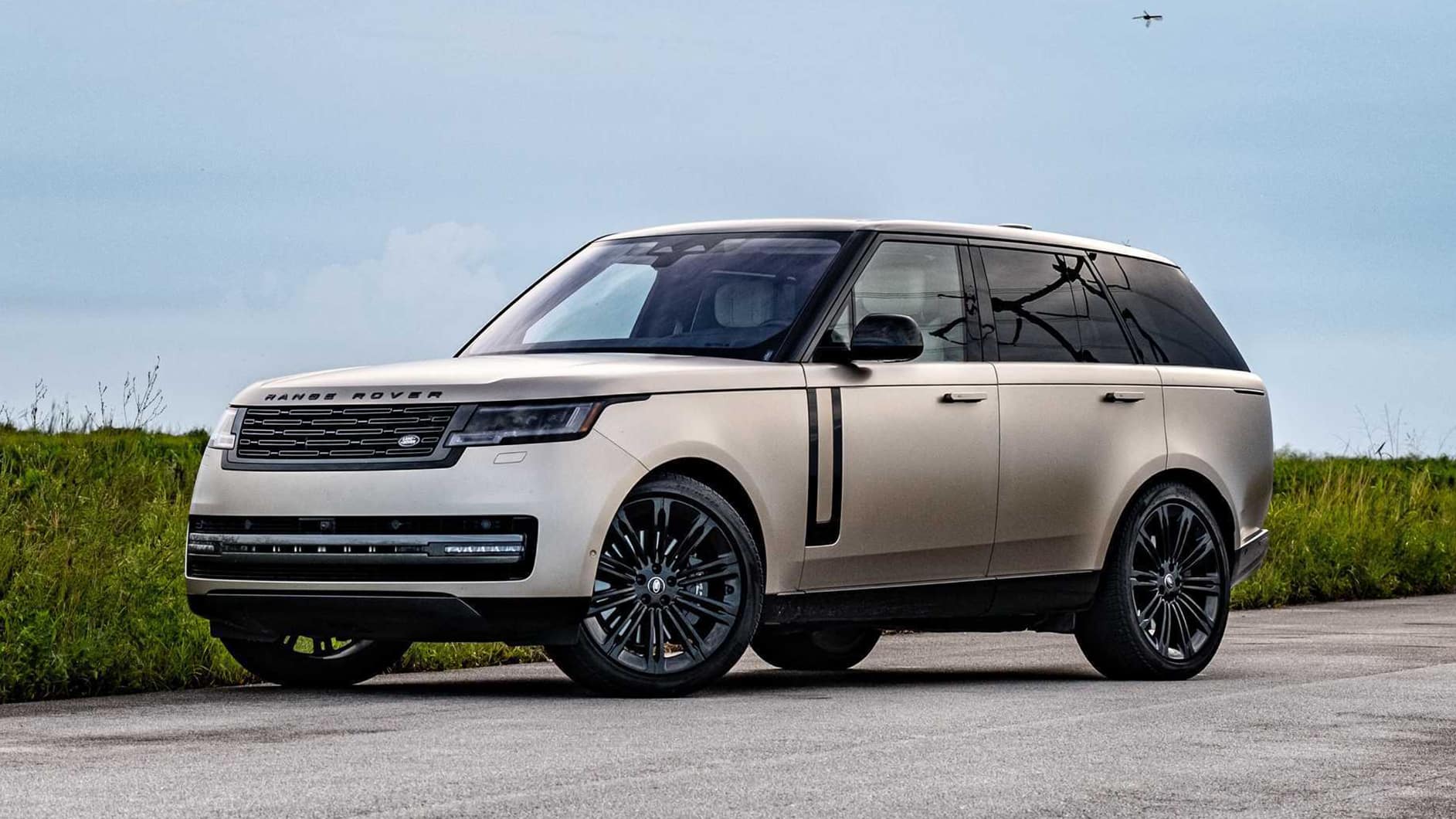 2025 Land Rover Range Rover Sport EV.