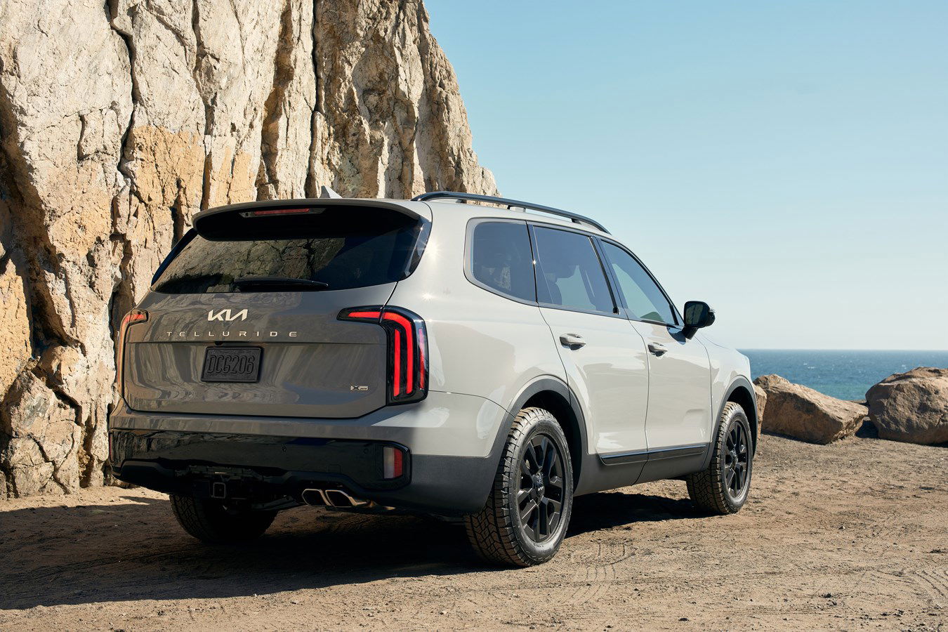 2025 Kia Telluride hybrid version.