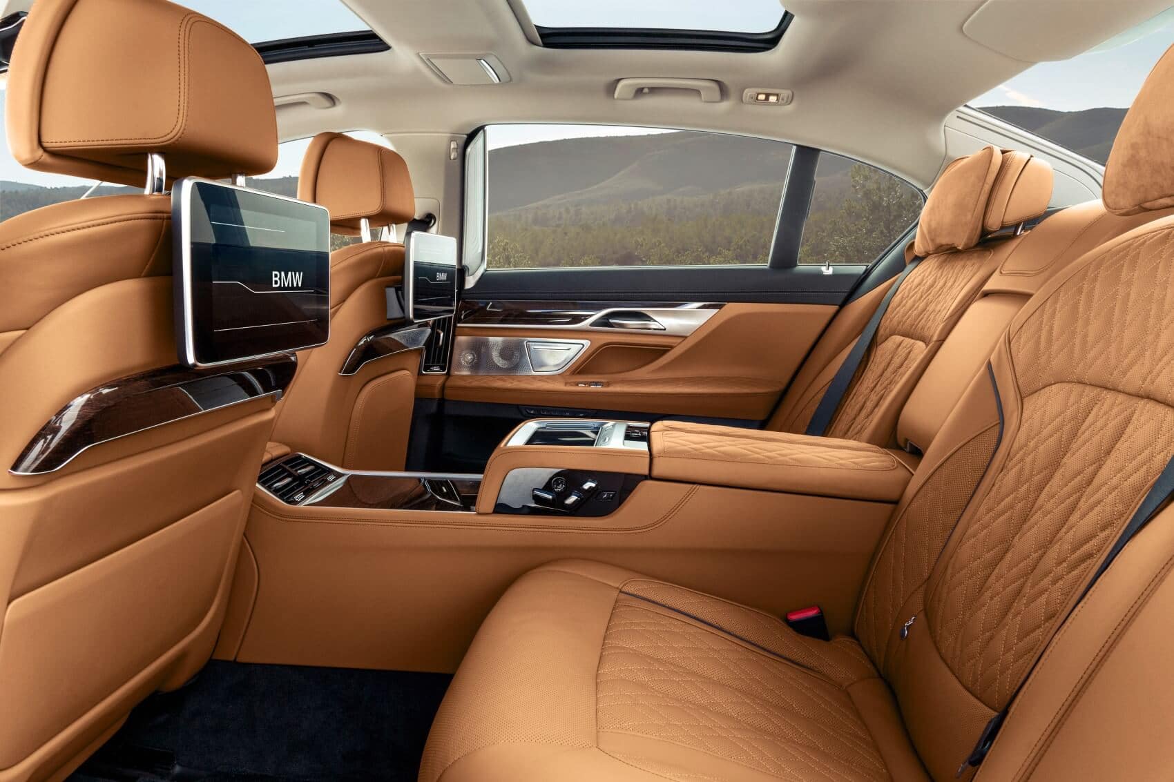 2022 BMW 7 Series interior.