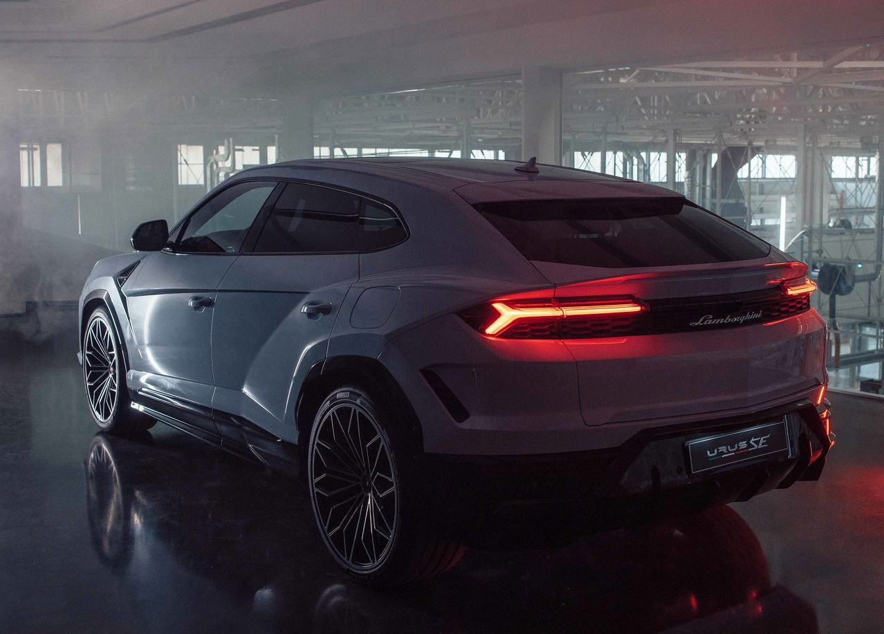 2025 Lamborghini Urus feature updates.