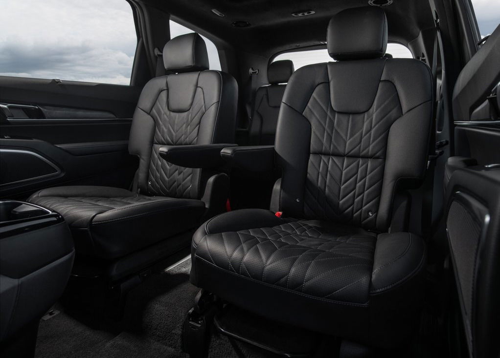 Kia Telluride SX-Prestige interior.