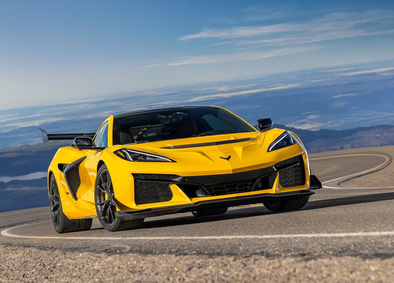 2025 top sports car lease deals: Chevrolet Corvette Stingray.