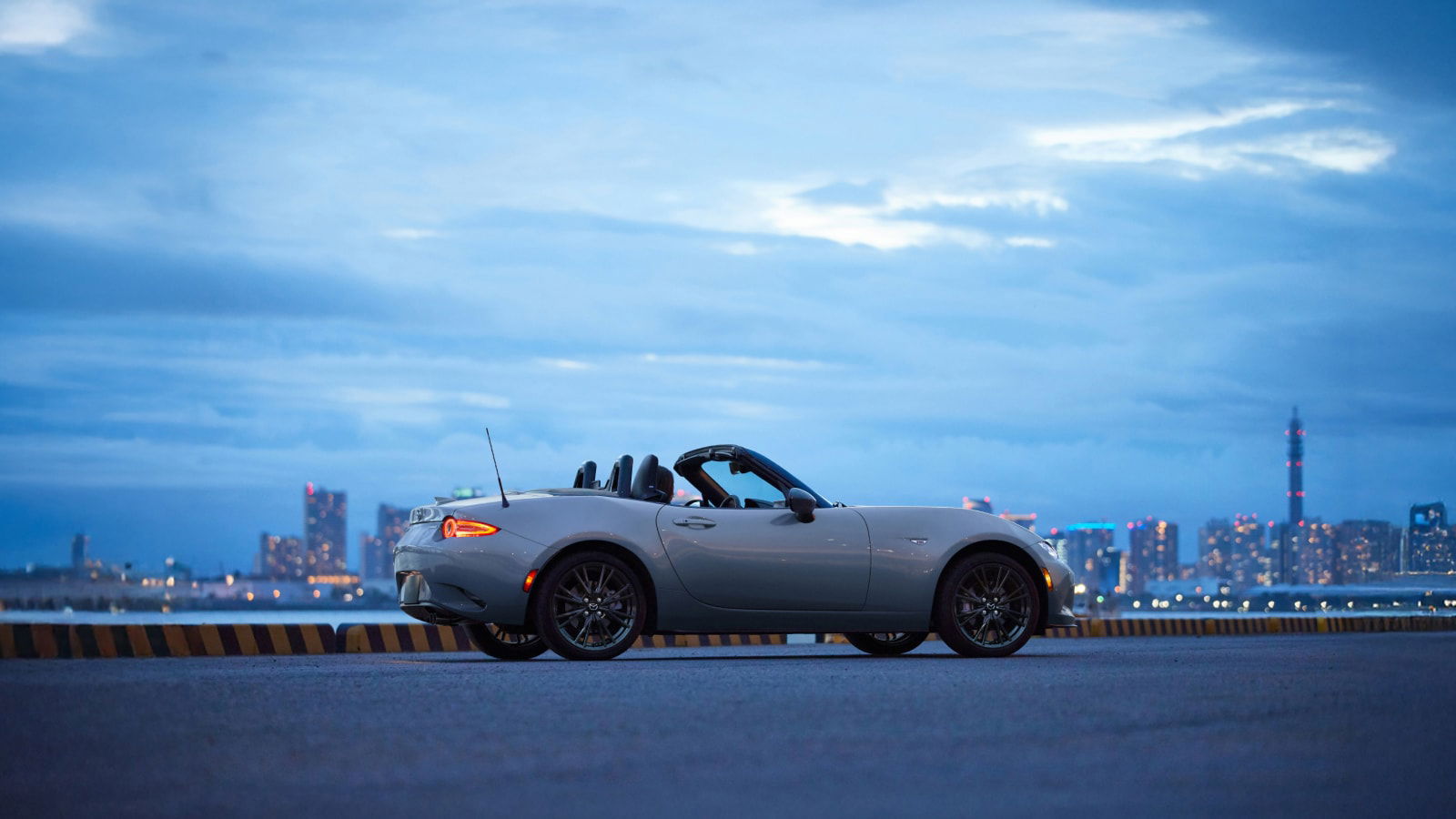 2025 top sports car lease deals: Mazda MX-5 Miata.