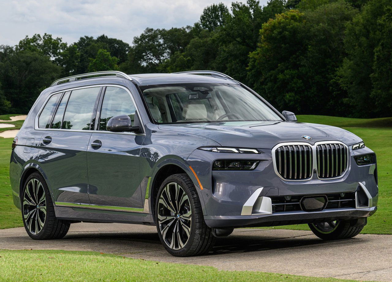 Top premium crossovers 2025: BMW X7.