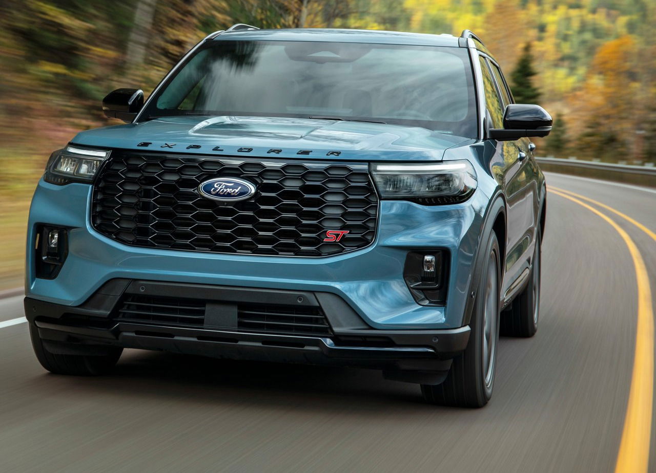 Large SUVs with V6 Engines: 2025 Ford Explorer.