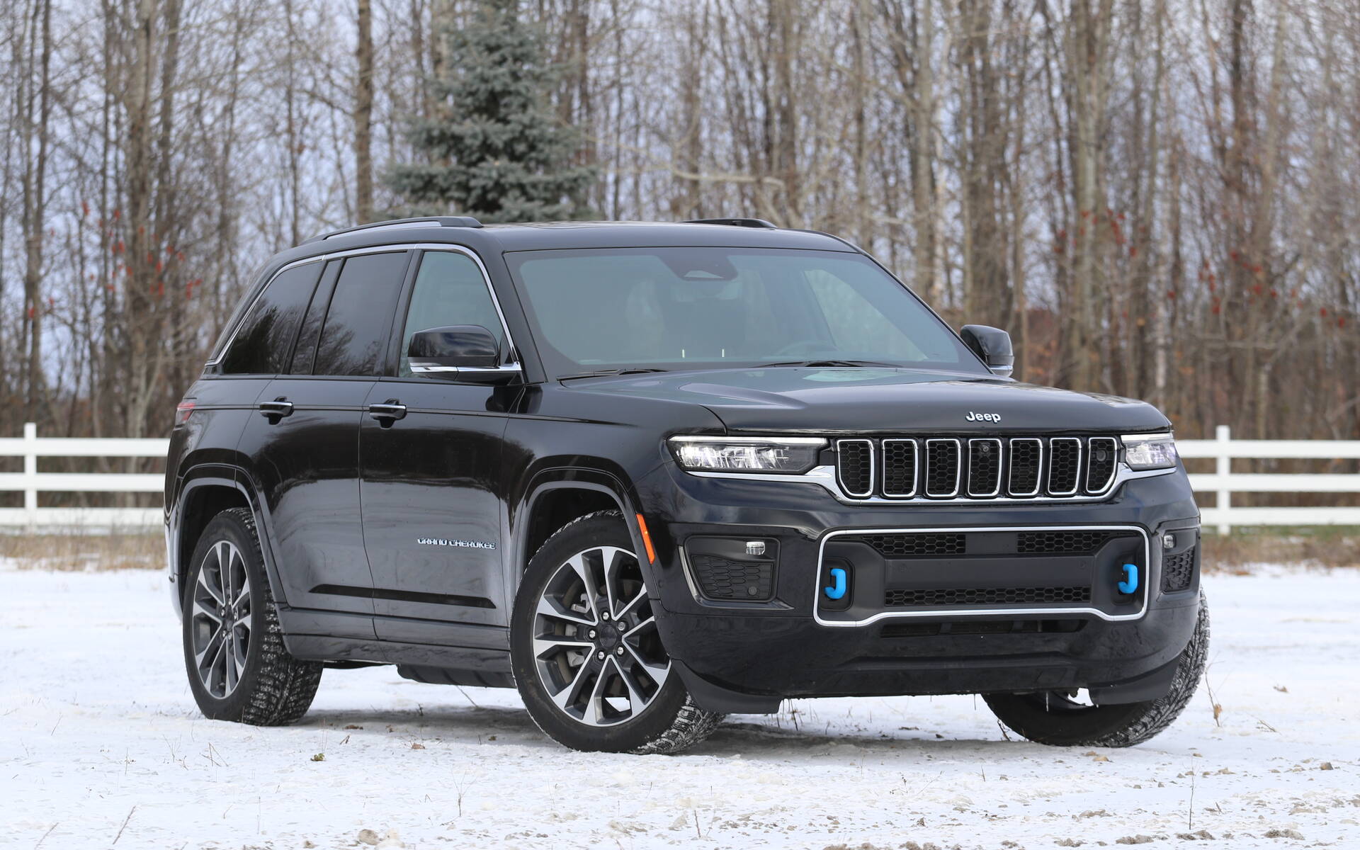 Compact SUVs with V6 Engines: 2025 Jeep Grand Cherokee.