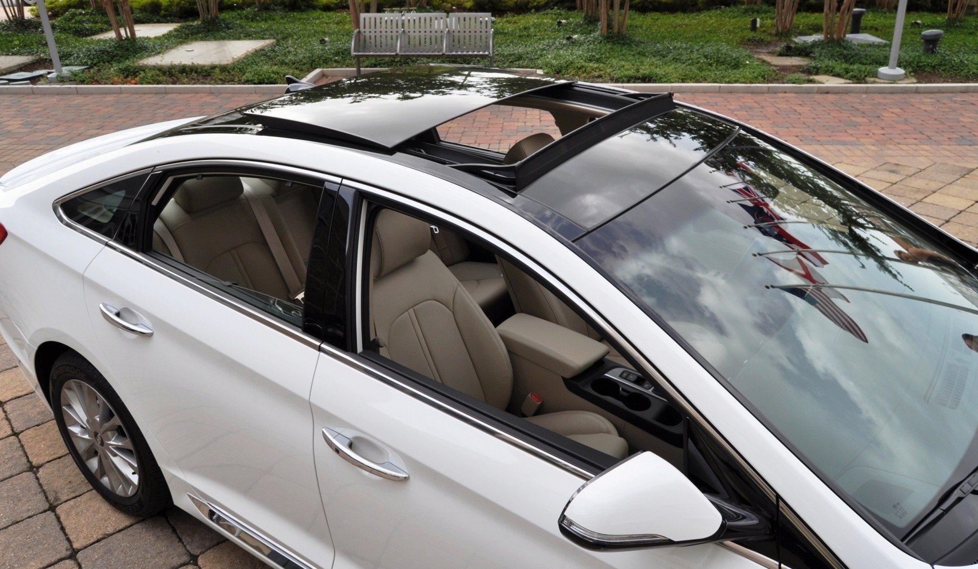 2015 Hyundai Sonata Hybrid panoramic sunroof.