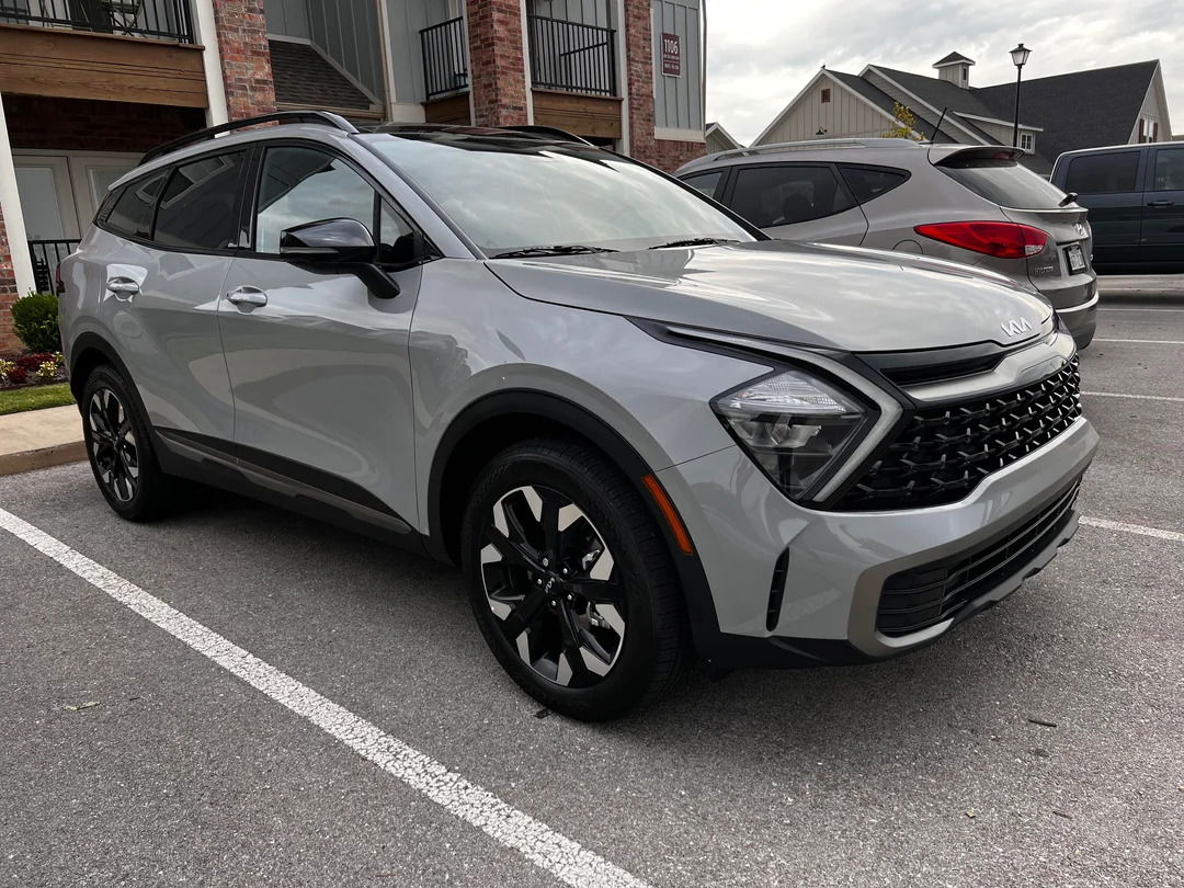 Kia Sportage in Wolf Grey.