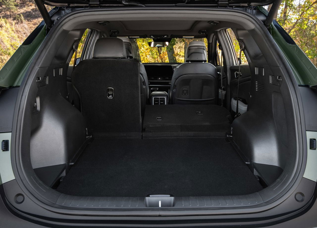 Trunk space in Kia Sportage.