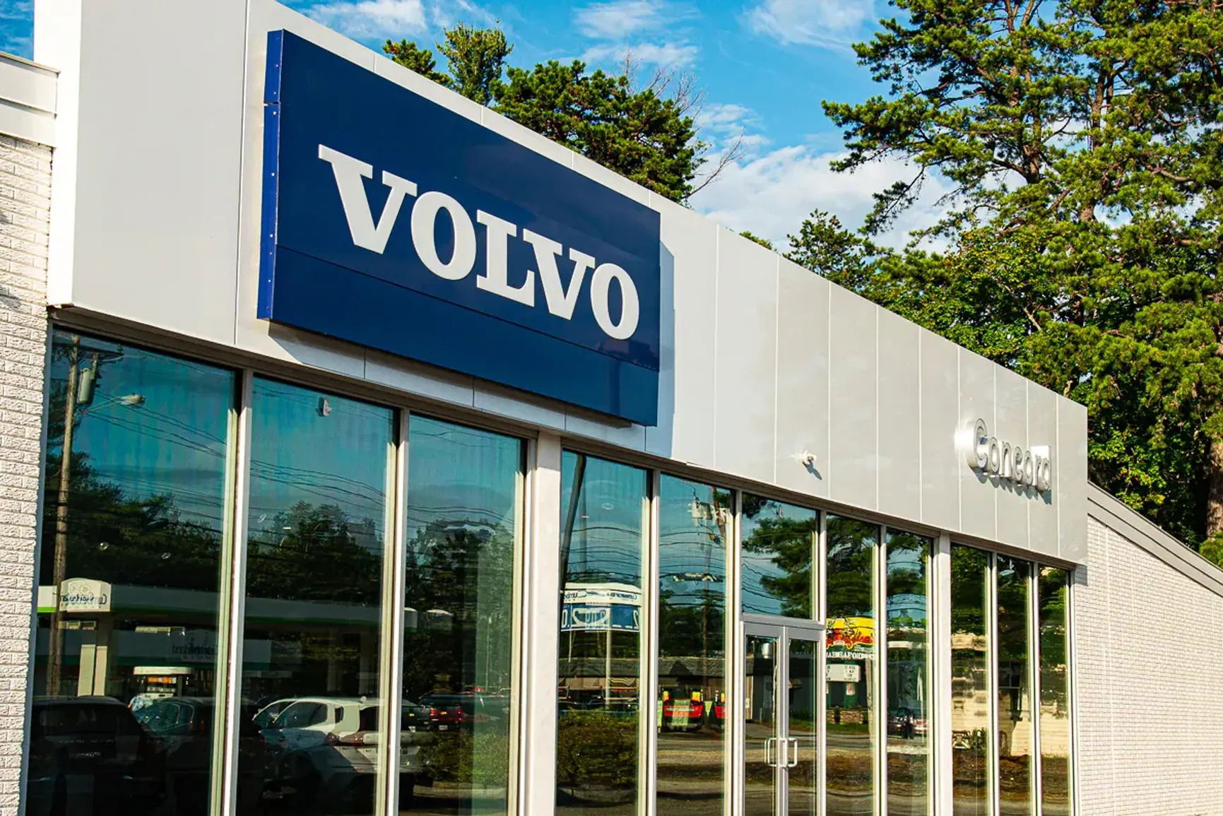 Best car dealerships in New Hemisphere: Lovering Volvo Cars Concord.