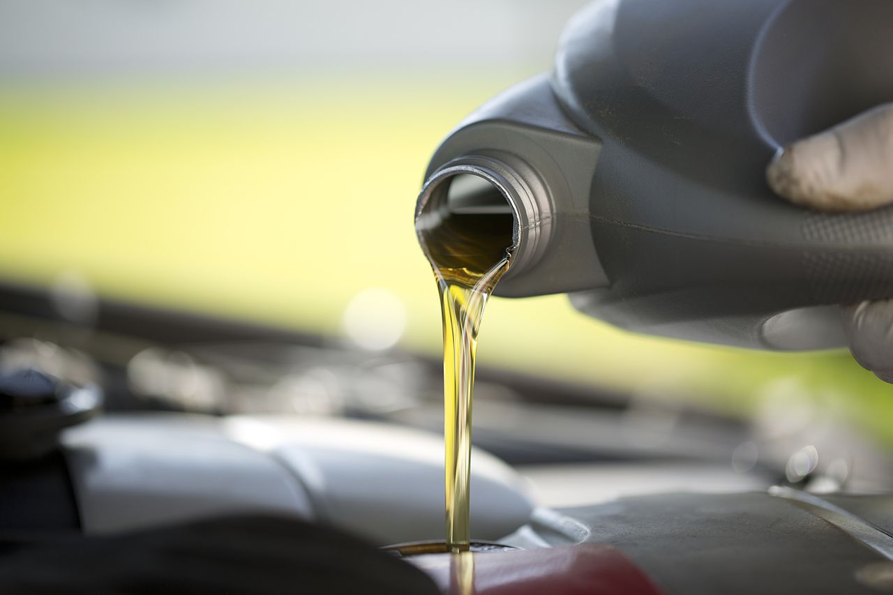 What is synthetic blend motor oil.