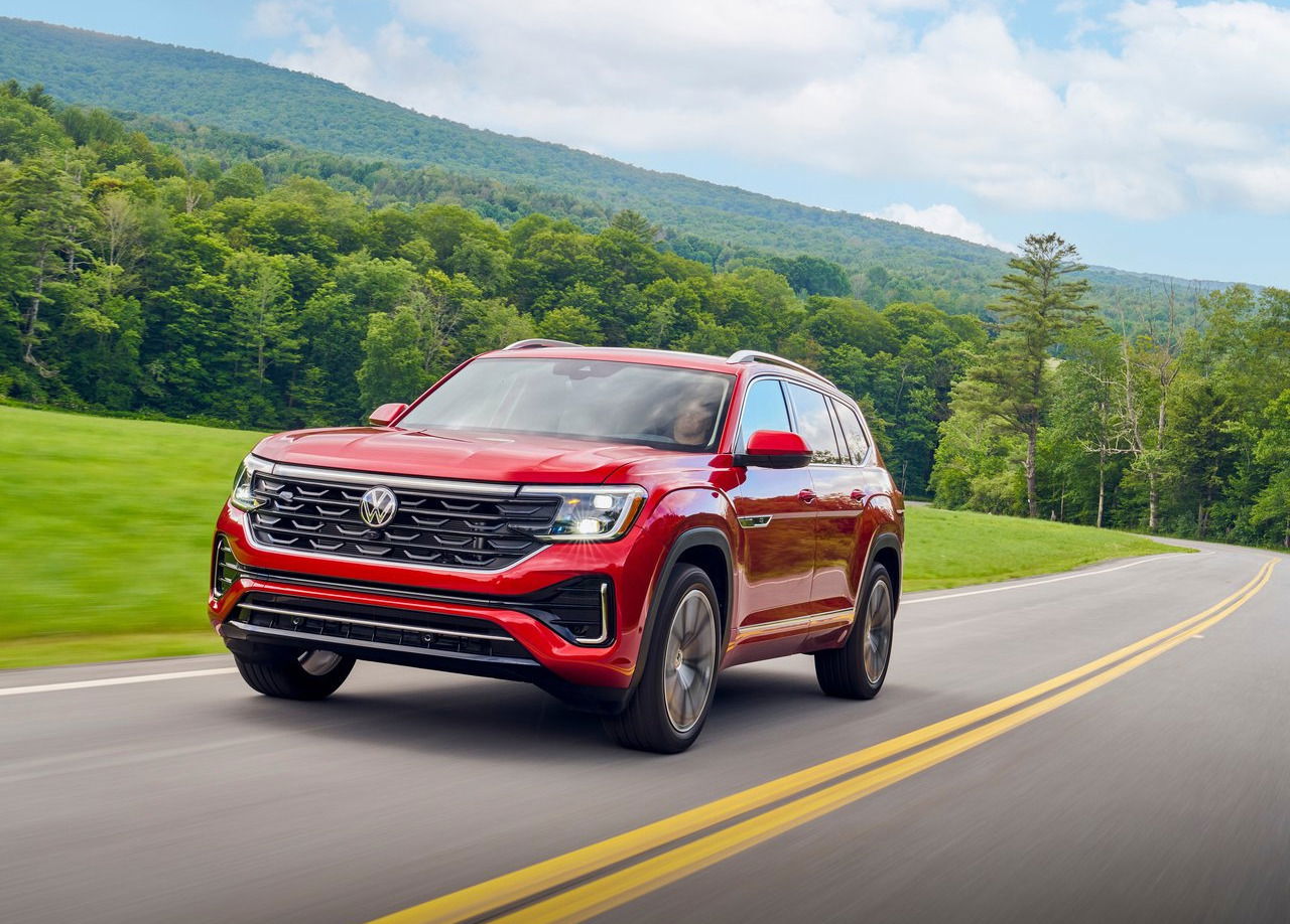 Volkswagen Atlas handling.