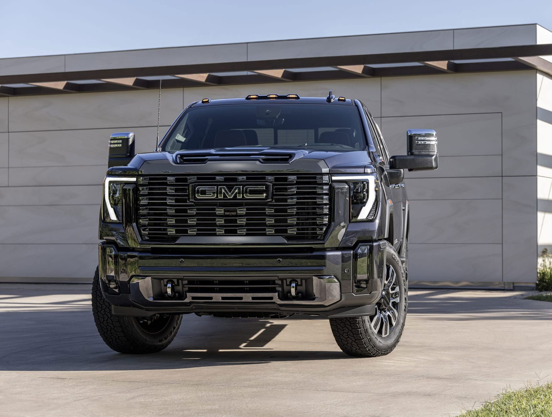 Thw world's strongest pickup trucks: GMC Sierra HD Denali Ultimate.