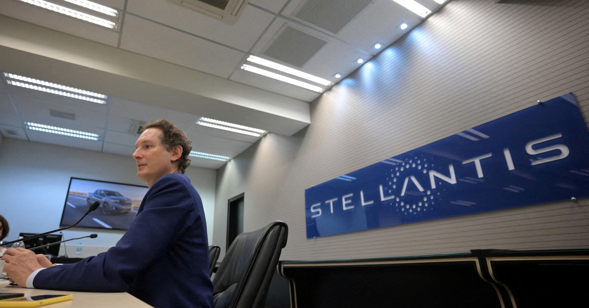 Stellantis deny Renault merger.