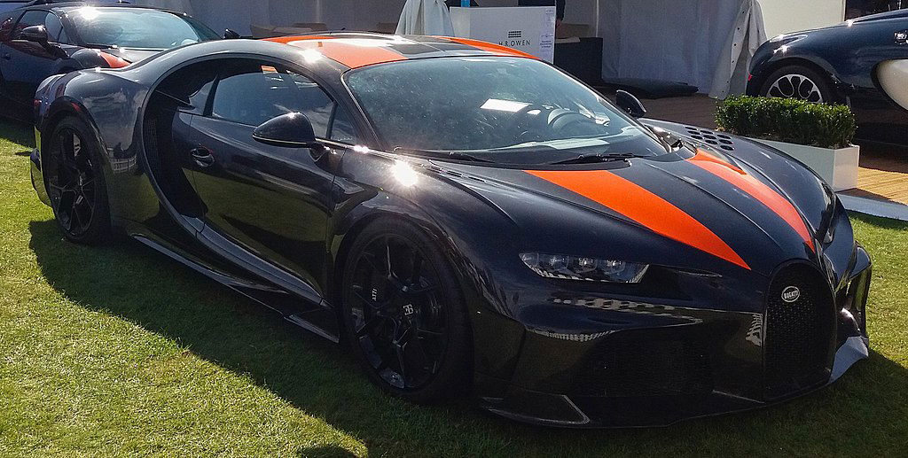 Which car can reach 130 mph in 10 sec: Bugatti Chiron Super Sport.