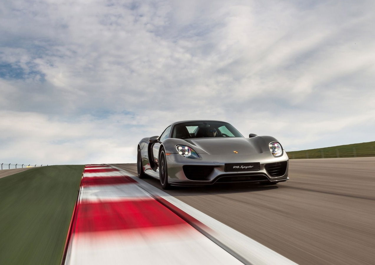 Cars that go from 0 to 130 mph in 10 seconds: Porsche 918 Spyder.