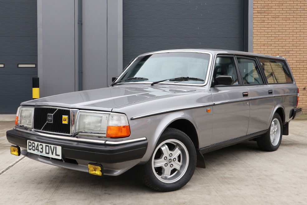 Volvo 240S with the redblock B230.