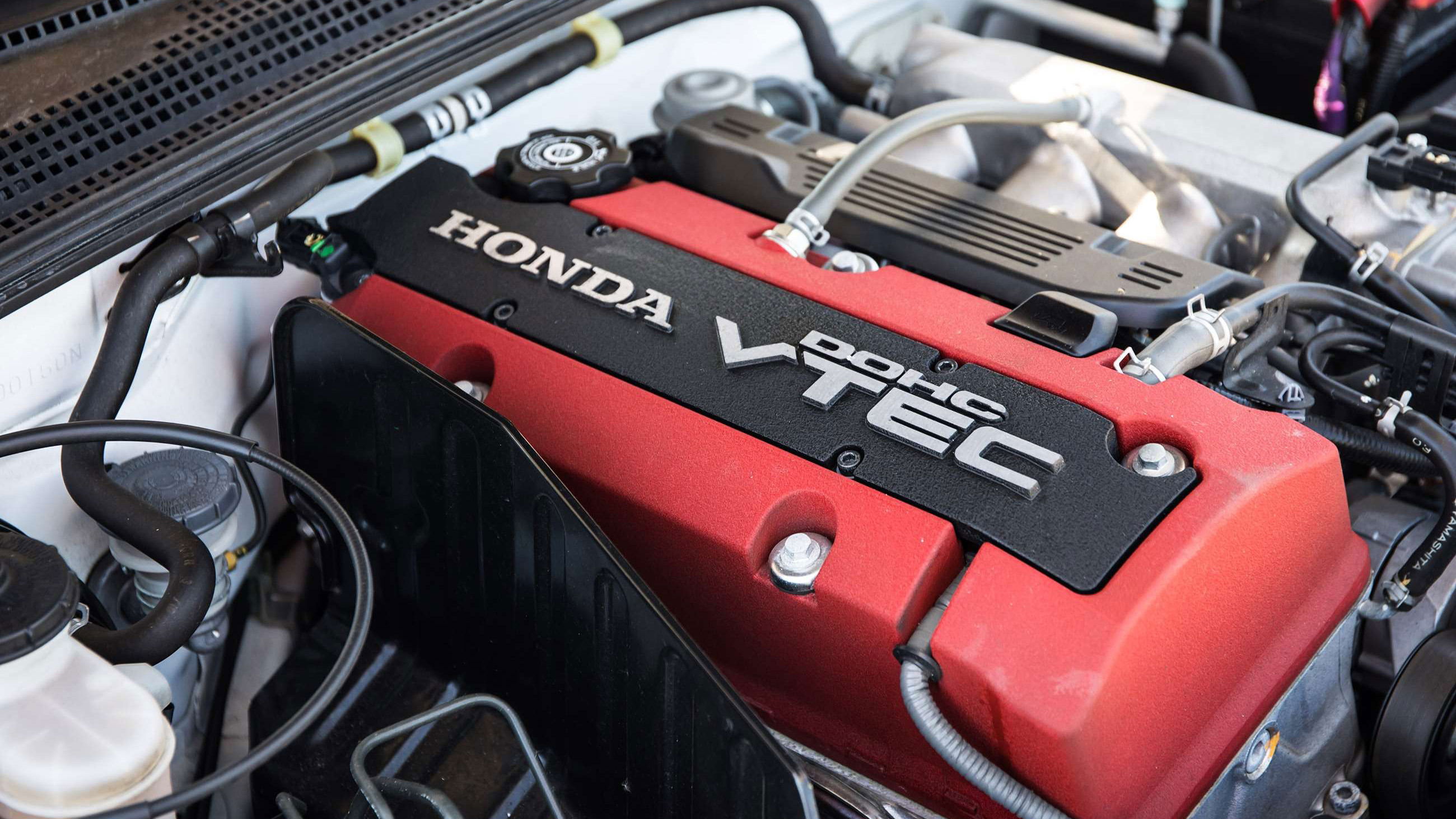 4-cylinder versus 6-cylinder engine: which is better?