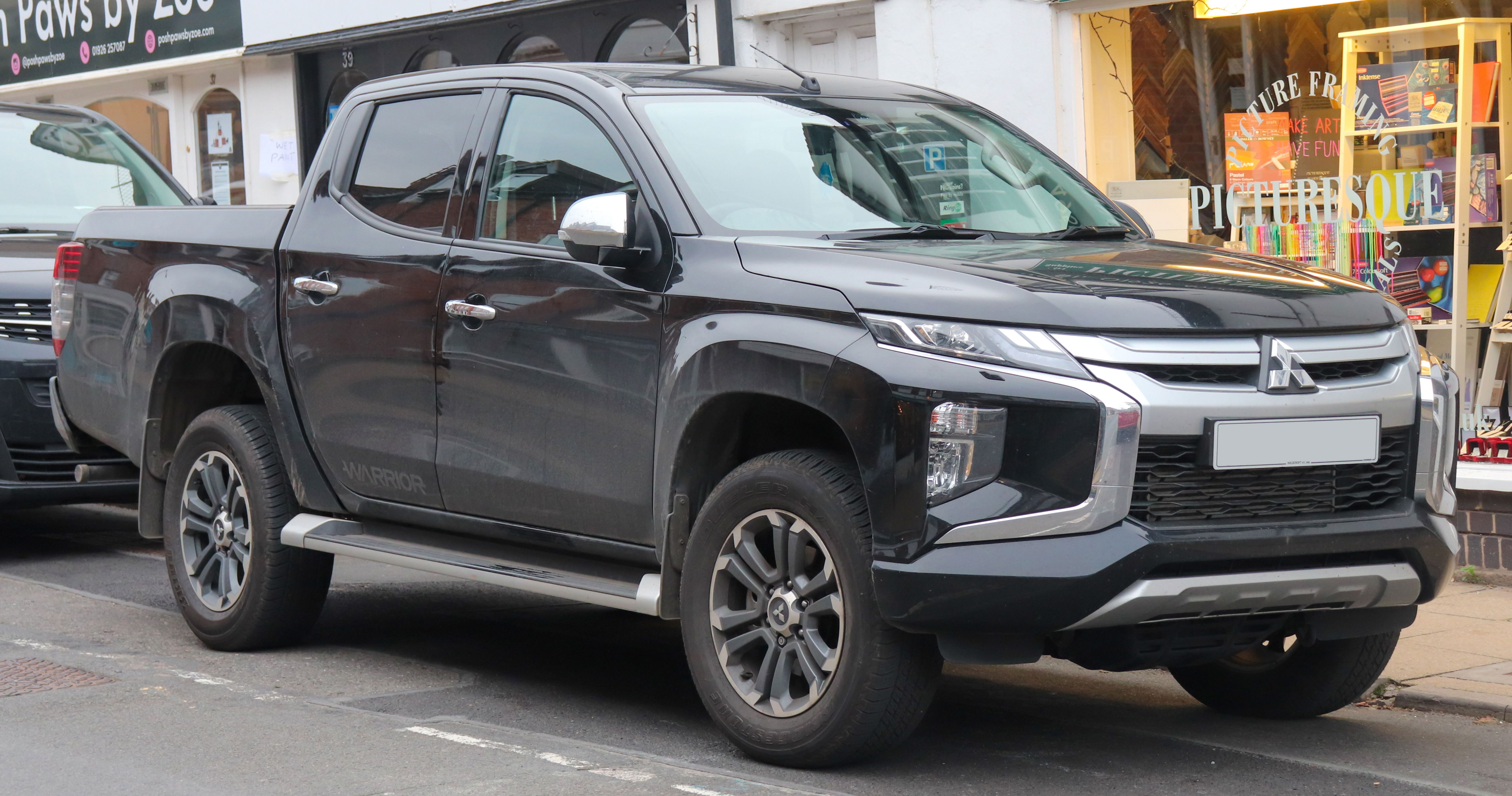 Unkillable offroad cars: Mitsubishi L200 Triton .