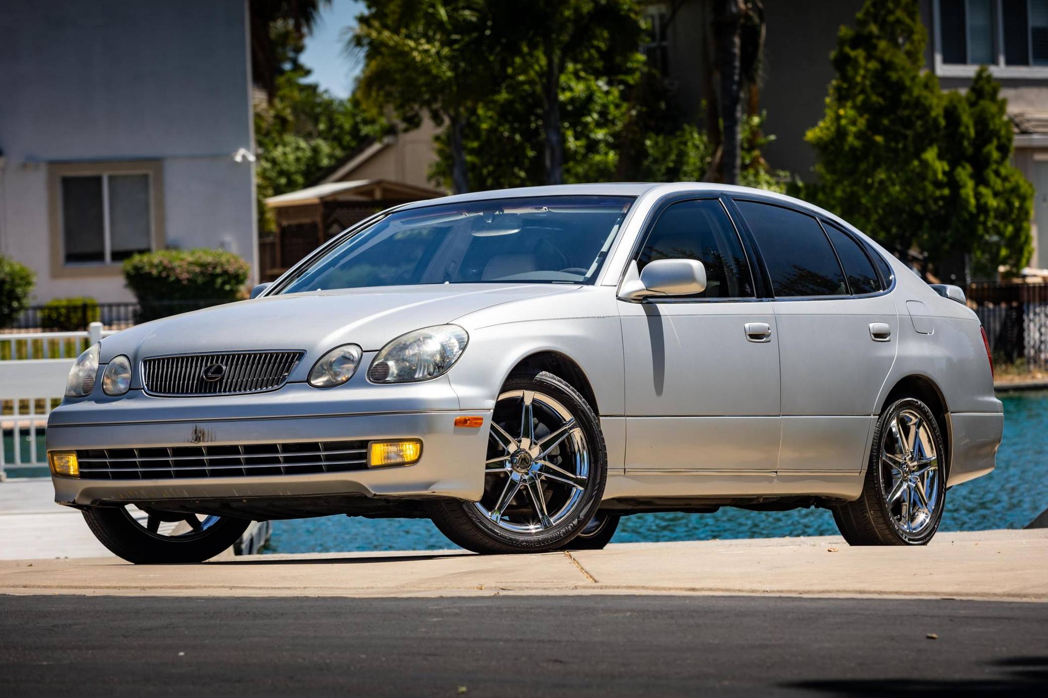 Best V8-Powered Cars Under $25,000: Lexus GS400.