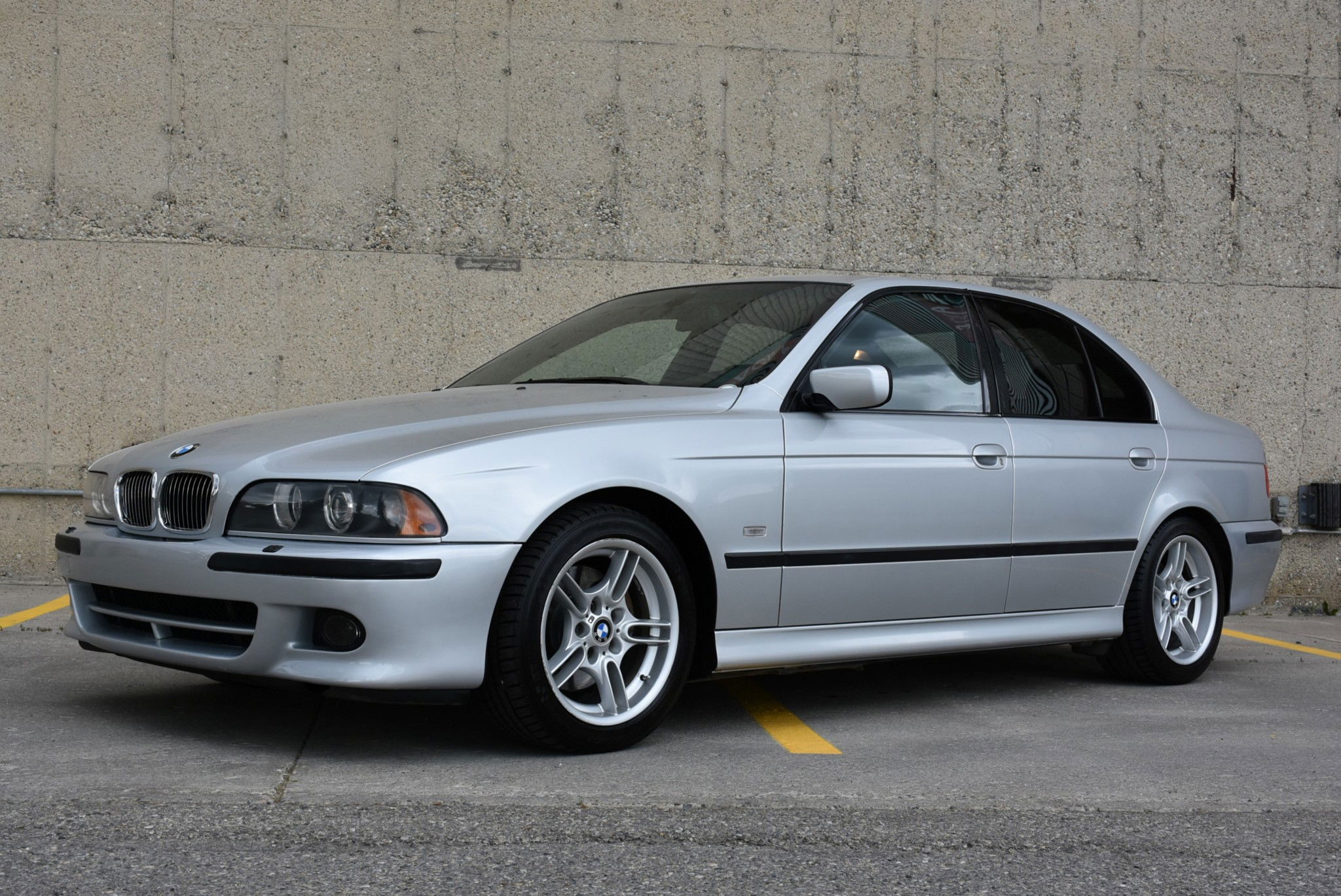 Best V8-Powered Cars Under $25,000: BMW 540i.