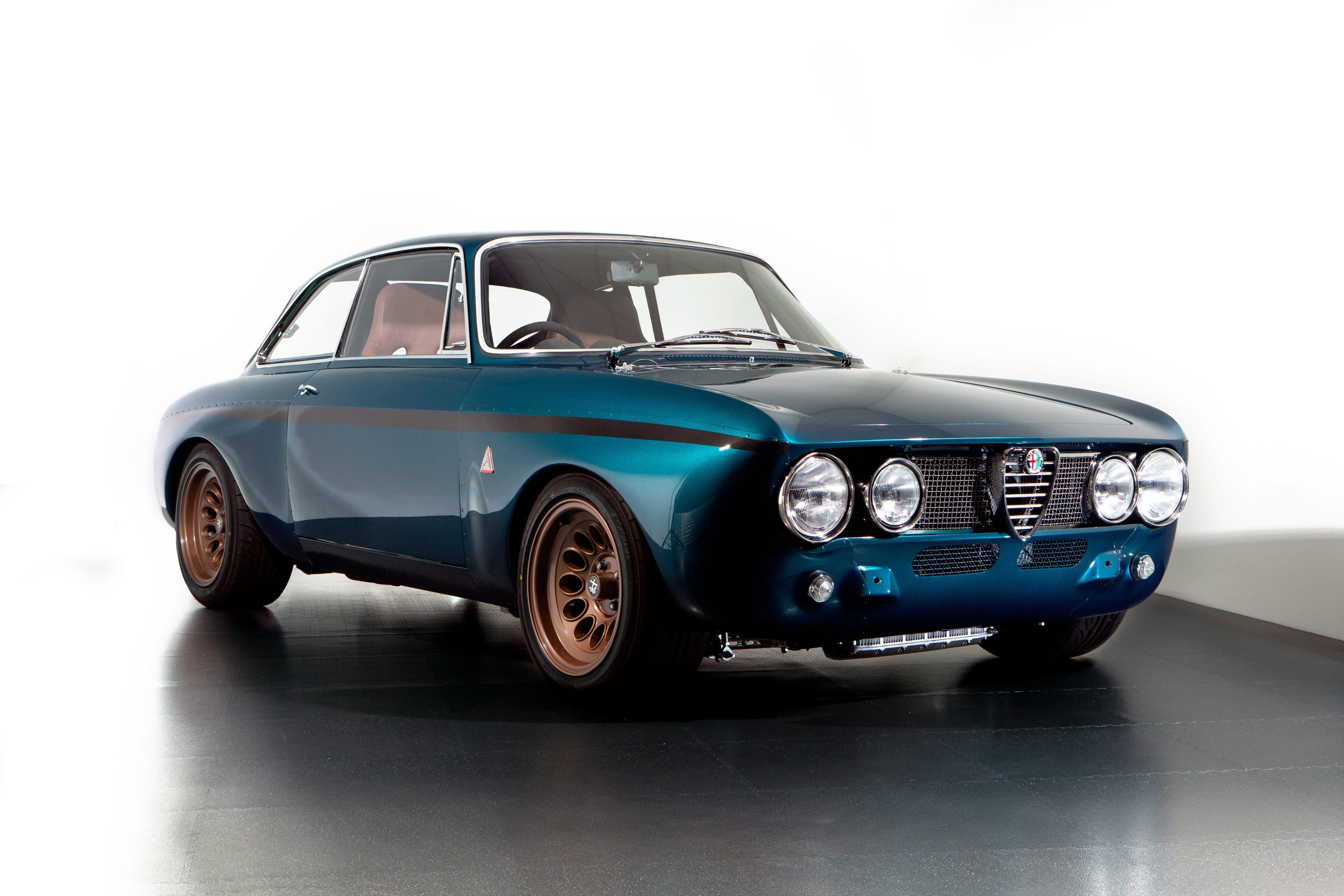 Modified Italian cars: Alfaholic GTA-R 290.