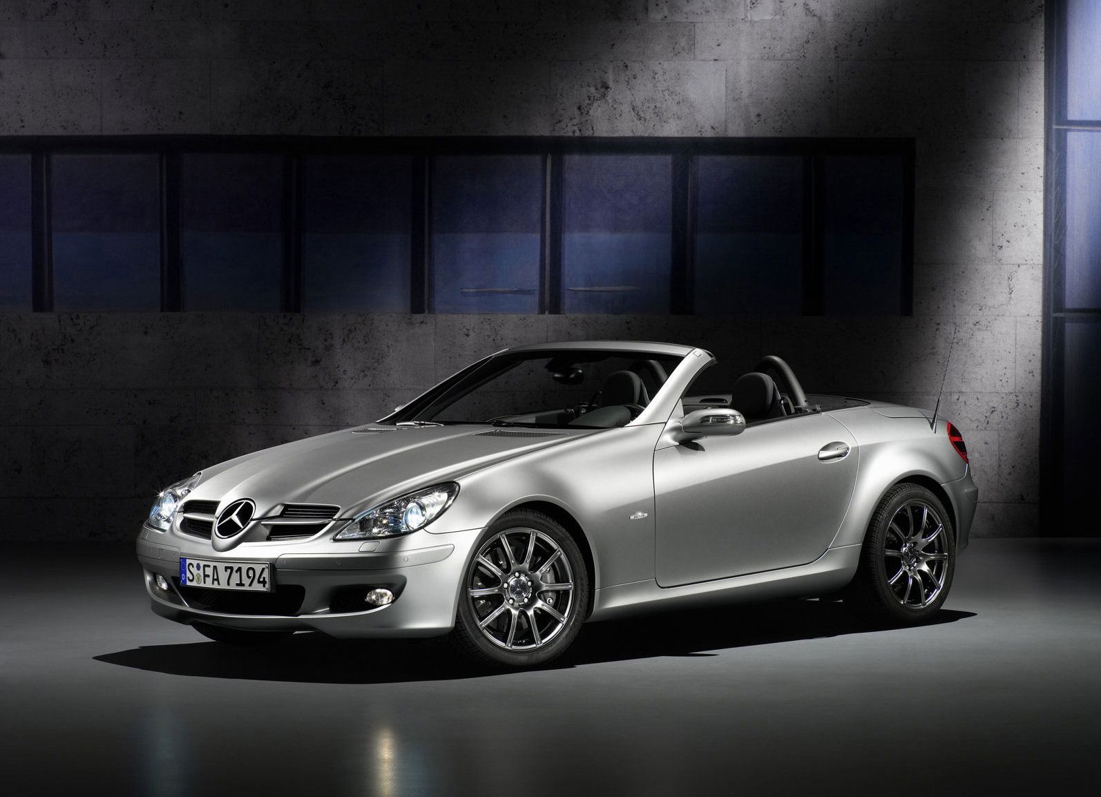 Classic Mercedes-Benz convertibles: 2007 Mercedes-Benz SLK-Class.