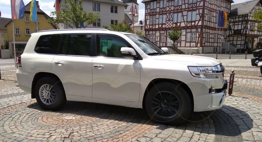 Best cars to escape kidnappers: Aurum Armored Toyota Land Cruiser 200 (VPAM VR10).